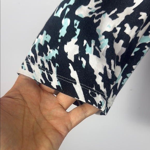 Chico's Cotton Blend Black and White Graphic 3/4 Sleeve Blouse Size 2 - Picture 4 of 9